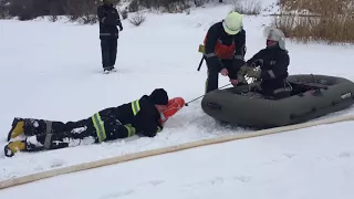 Рятувальники відпрацювали дії з порятунку людей, що провалилися під лід