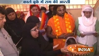 Muslim women offering prayers to God Ram in Varanasi