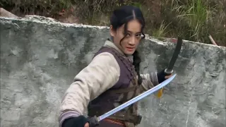 The Japanese army aimed at the Kung Fu girl with a rifle, but was killed by the Kung Fu girl!