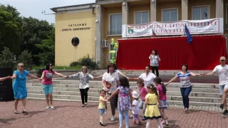 Bulgarian 'horo' dance in Zlatitsa