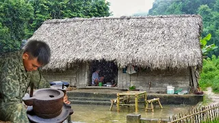 Using an Ancient Stone Mortar From 1945 to Grind Rice Flour to Make Cakes