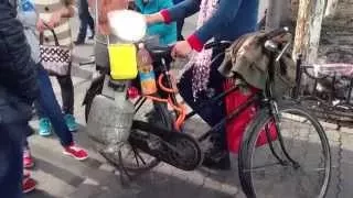 Как китайцы делают сладкую вату на велосипеде! - How Chinese make cotton candy on bicycle!