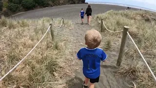 PIHA BEACH and Kitekite Falls New Zealand [Ep. 9]