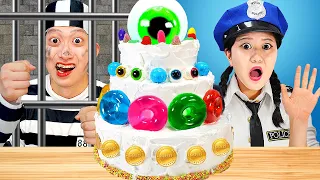 Mukbang Giant Eyeball Jelly Cake 대왕 눈알 젤리 케이크 먹방! Escaping from a Candy Jail by COMY VLOG 코미 브이로그