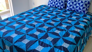 Patchwork quilt in #patchwork with built-in lining. Come learn with step by step.