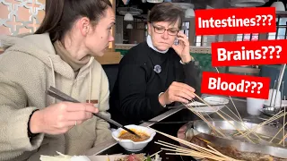 My Mom's First HOTPOT in CHINA!! || 妈妈的第一个火锅