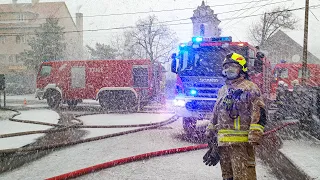 [Helmet cam] Pożar poddasza. 9 zastępów, 30 strażaków, 6 godzin działań.