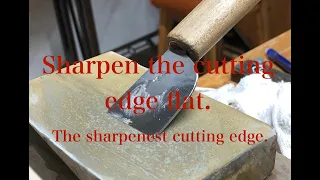 The sharpest cutting edge. Sharpens flat of the angle side of Japanese leather knife. 革包丁の表面を平面に研ぐ。