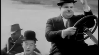 The Stolen Jools - Clip (Laurel & Hardy)