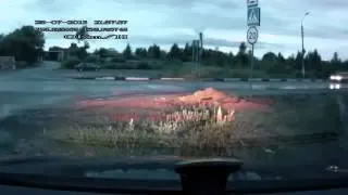 Как в России проезжают 'лежачего полицейского'    Russian drivers vs speed bump