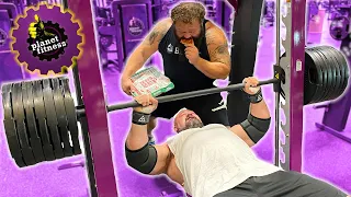 560LB BENCH PRESS AT PLANET FITNESS | GYM TAKEOVER