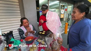 Haciendo gorditas de maiz en la Villa de la Ciudad de México
