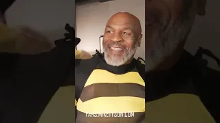 Бэкстейдж пчелка Жужа 🐝😍 / Тайсон наряжается в костюм пчелы 😃