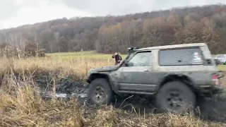Nissan patrol y60 4.4v8 BMW mud challenge.