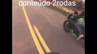 Cara loco cai da moto