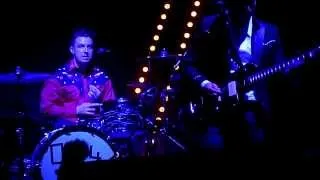 Arctic Monkeys - Old Yellow Bricks [Live at Madison Square Garden, New York City - 08-02-2014]