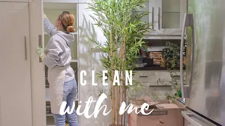 Kitchen cleaning in our new house / Unpacking and organizing/ [Cleaning motivation]🏡