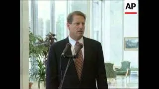 RUSSIA: AL GORE ARRIVES FOR TALKS ON COOPERATION AND TRADE (2)