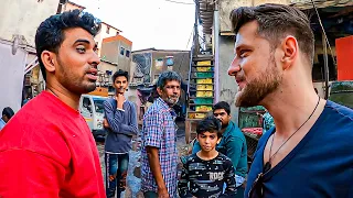 Stranger Drags Me Into India’s Biggest Slum Dharavi Mumbai 🇮🇳