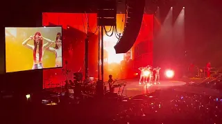 Itzy - Not Shy live @ Velodrom, Berlin 28.04.2024