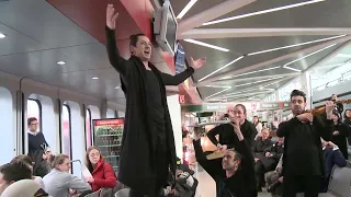 Johannes Dunz sings Rossini's 'Largo al factotum' at an airport | Pop-up Opera
