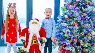 Gaby and Alex decorating the Tree and House for Christmas