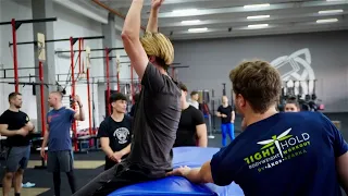 TIGHT HOLD Street Workout Képzés, Akrobatika Modul