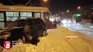После аварии машина перевернулась на крышу. Один человек пострадал в ДТП на Хохрякова в Челябинске