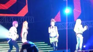 [HD FANCAM] 2NE1 in KMW Singapore 110715- Fire