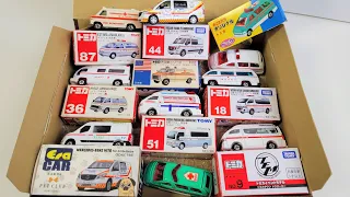 【トミカ】救急車のミニカーを箱に収納。しかし、1台だけトミカではないです！はたらくくるま Only one is not a Tomica ambulance! storage working car
