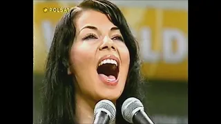 Edyta Górniak śpiewa hymn Polski w Korei 2002