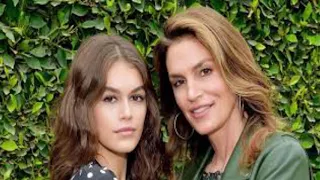 Kaia Gerber Mimics Mom Cindy Crawford’s 1992 VMAs