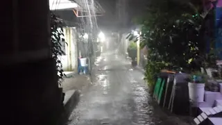 [ 4K. ] Relaxing rain Walk in the Middle of Heavy Rain Walk through village lanes in Indonesia