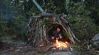 Caught in a Storm! 3 Day Solo Camping: Building Shelter in Heavy Rain