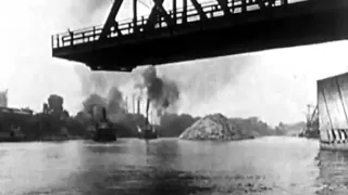 Clarksville, Tennessee - Train wreck off open drawbridge in 1906