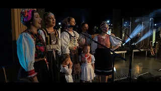Spevácka skupina FIALA -  My tri kamaratky, Pidu ja horam, Poniže Kyjova  [LIVE] [08]