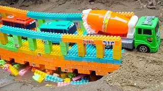 Building Bridge Blocks Toys For Kids with Dump Truck Police Chase Crossing The River To Mountain