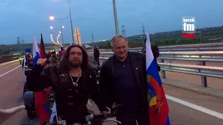 Сотни байкеров проехали по Крымскому мосту