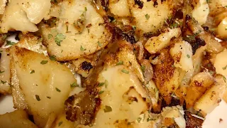 SMOTHERED SKILLET POTATOES AND ONIONS | SOUTHERN STYLE