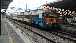 Renfe 447 Rodalies de Catalunya sortint d'Hospitalet de Llobregat