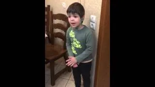 Реакция мальчика на убитие мышки. Реакция поражает!!