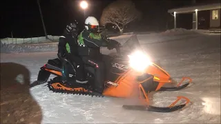 Max med snöskoter, målar, alla hjärtans dag, sjunger, spelar Wii