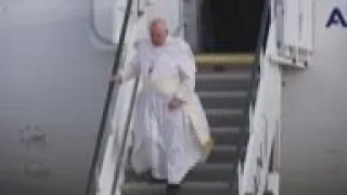 Pope Francis welcomed upon arrival in Athens