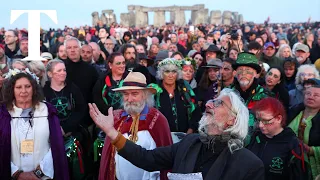 Thousands flock to Stonehenge to mark summer solstice