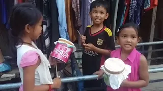 Super Incredible Girl Drummer FOOLS Crowd at Japanese Mall! So Cool!