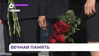 Минутой молчания и песней про ангелов почтили память погибших сотрудников МВД во Владивостоке