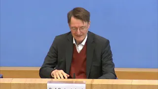 Bundesgesundheitsminister Prof. Karl Lauterbach vor der Bundespressekonferenz am 26.10.2022