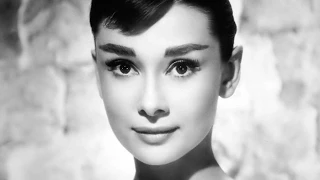 Audrey Hepburn in a rare 1959 interview speaking Dutch (with English subtitles)