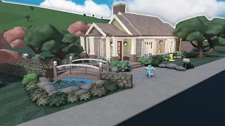 renovating the BLOXBURG STARTER HOUSE with the NEW UPDATE ITEMS