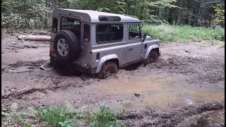 Defender TD5 offroad in deep mud - Land Rover